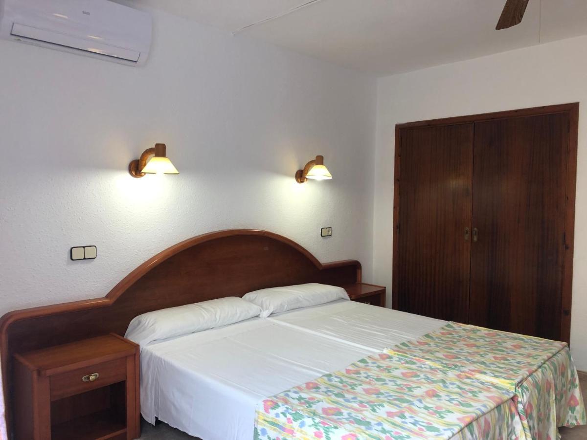 Hostal De La Caravel-La Cala D´Or Exteriör bild