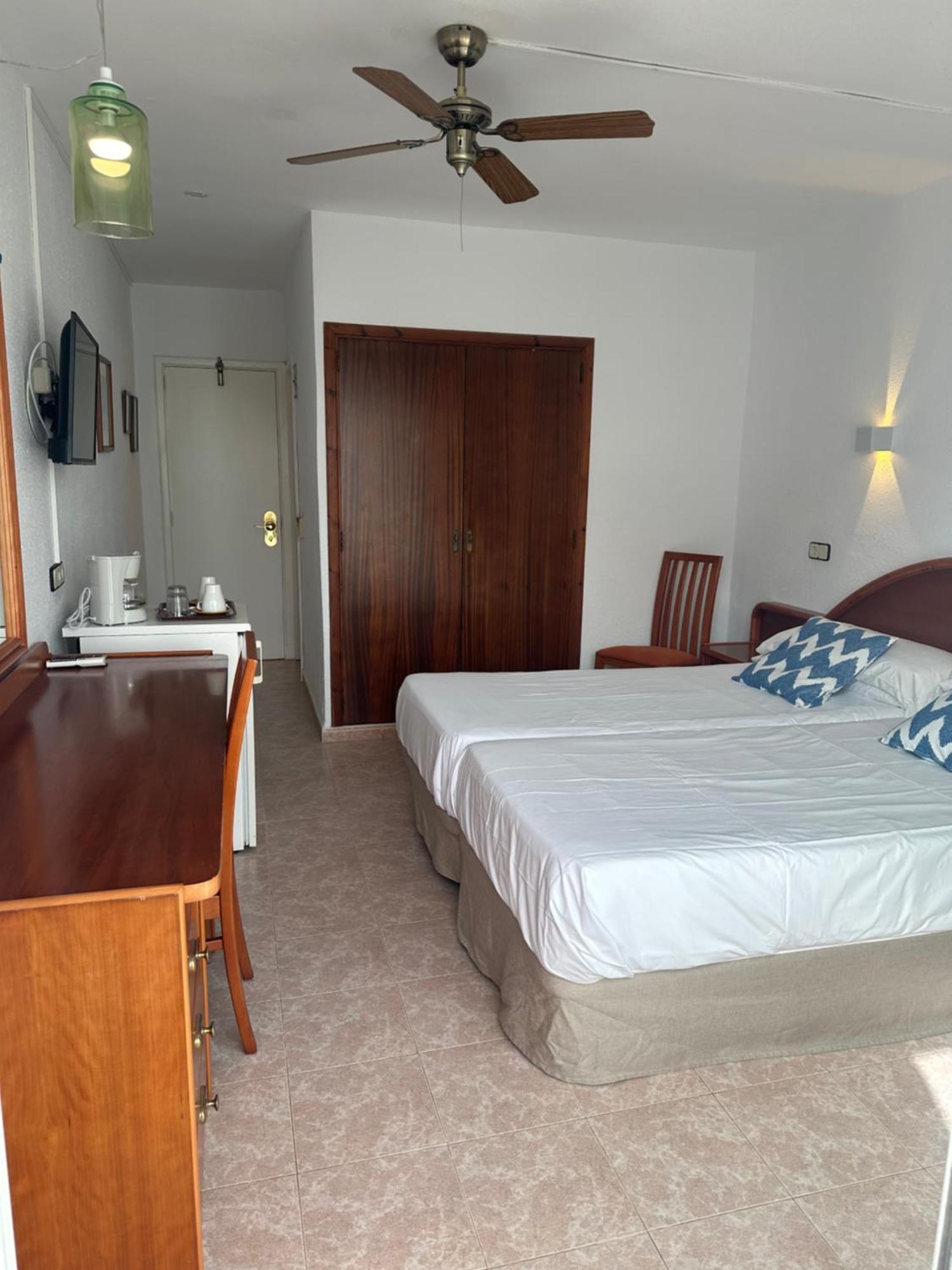 Hostal De La Caravel-La Cala D´Or Exteriör bild