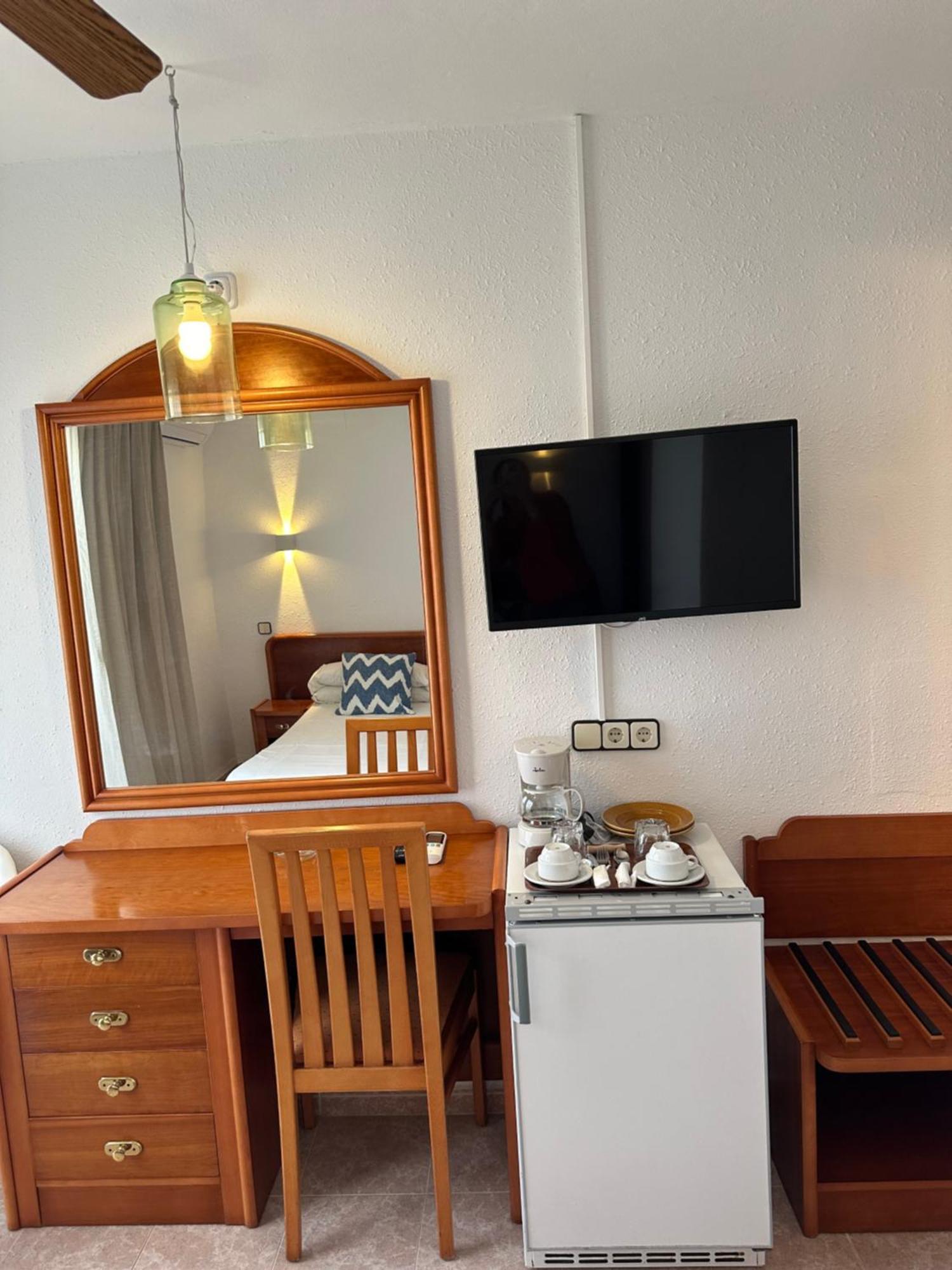 Hostal De La Caravel-La Cala D´Or Exteriör bild