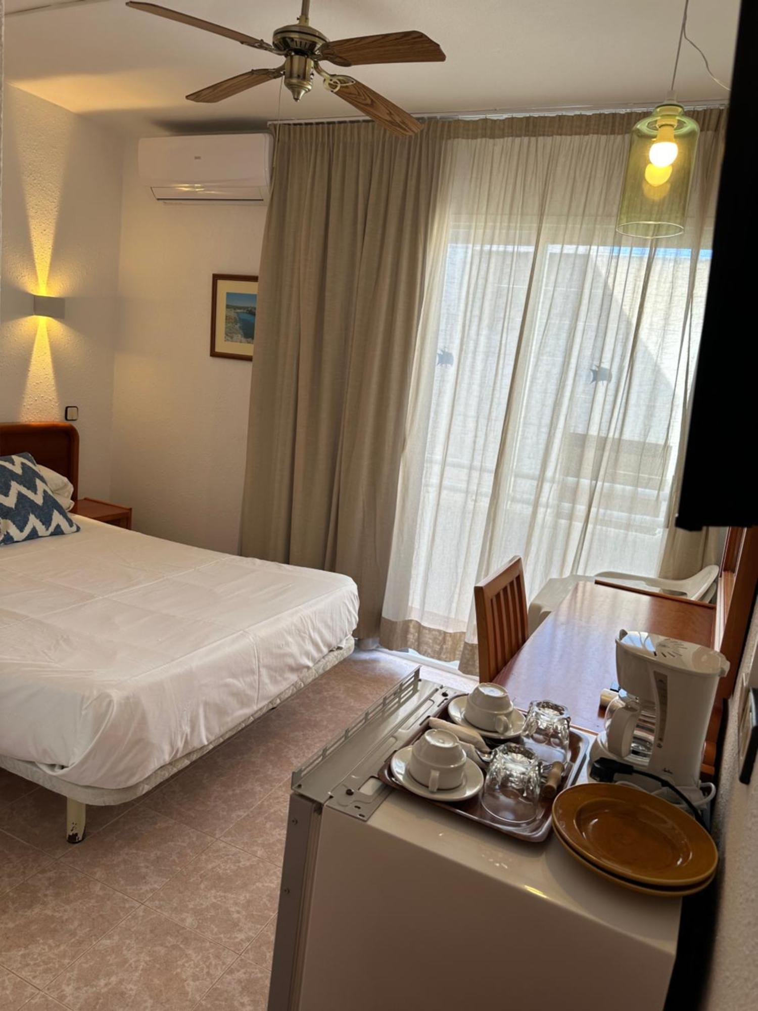 Hostal De La Caravel-La Cala D´Or Exteriör bild