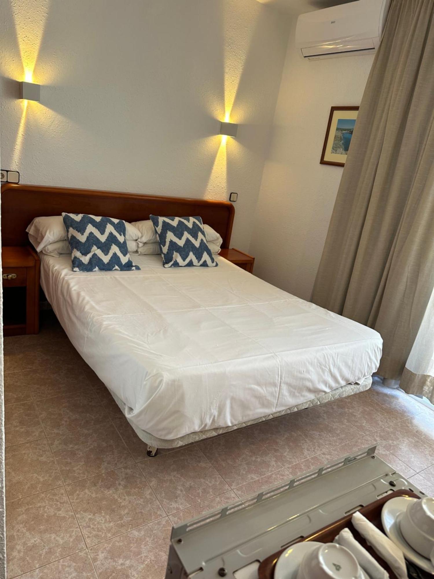 Hostal De La Caravel-La Cala D´Or Exteriör bild