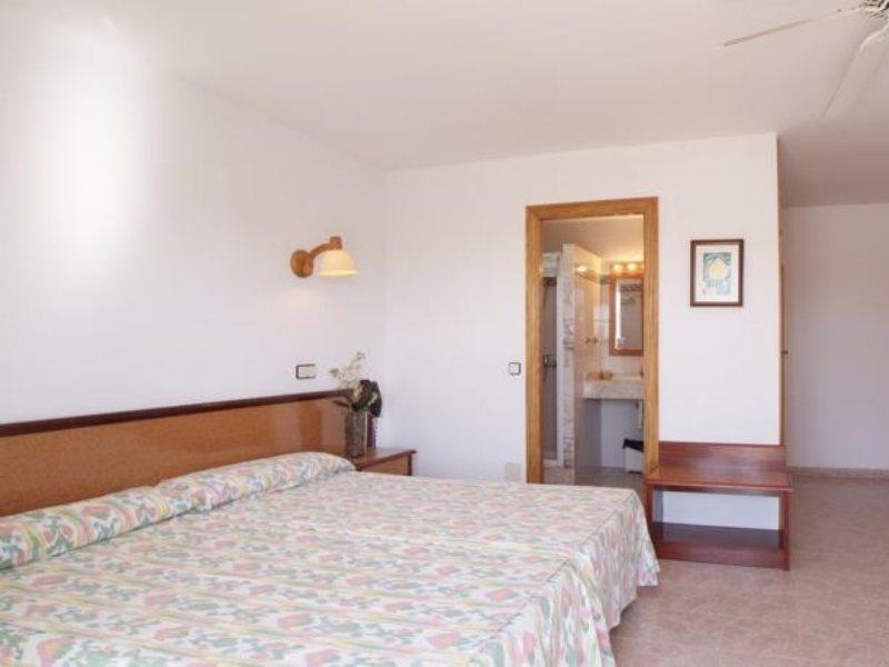 Hostal De La Caravel-La Cala D´Or Exteriör bild