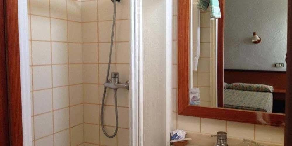 Hostal De La Caravel-La Cala D´Or Exteriör bild