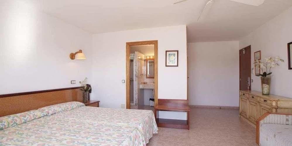 Hostal De La Caravel-La Cala D´Or Exteriör bild